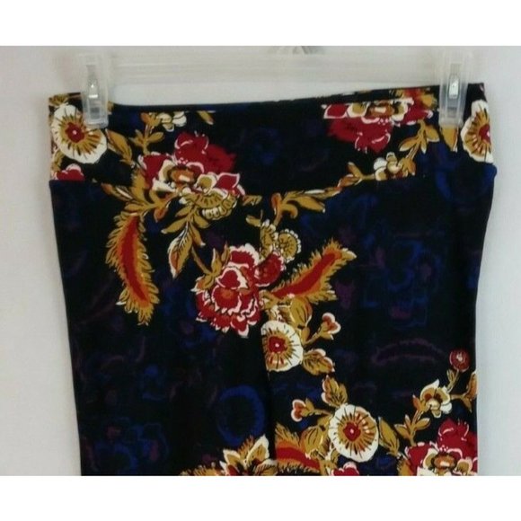 New LuLaRoe Tall & Curvy Leggings Black With Olive Green & Red Floral Designs - Picture 4 of 6